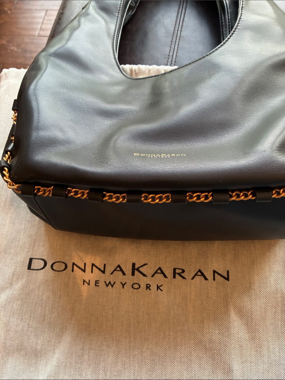 Donna Karan Black Leather Shoulder Bag with Gold Chain Trim - Picture 2 of 8